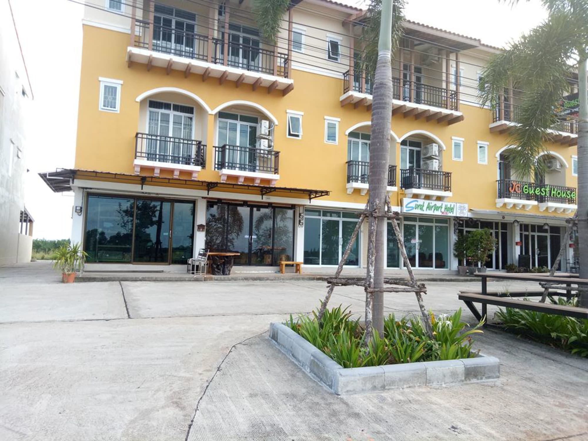 You In House Urt Surathani Airport Σούρατ Τανί Εξωτερικό φωτογραφία